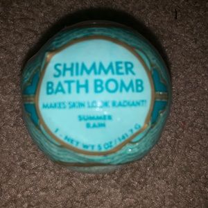 Blue/green pretty Shimmer bath bomb
